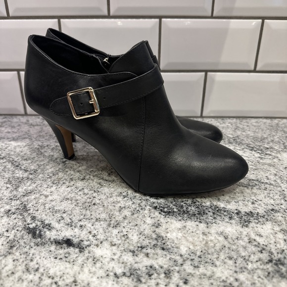 VINCE CAMUTO Womens Heel Vonilesa Bootie Ankle Kitten Almond Black Leather 7 - Picture 1 of 6